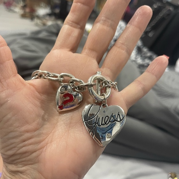 Silver Guess necklace with ringtones in one side and ? In Red in the other side - Picture 3 of 5